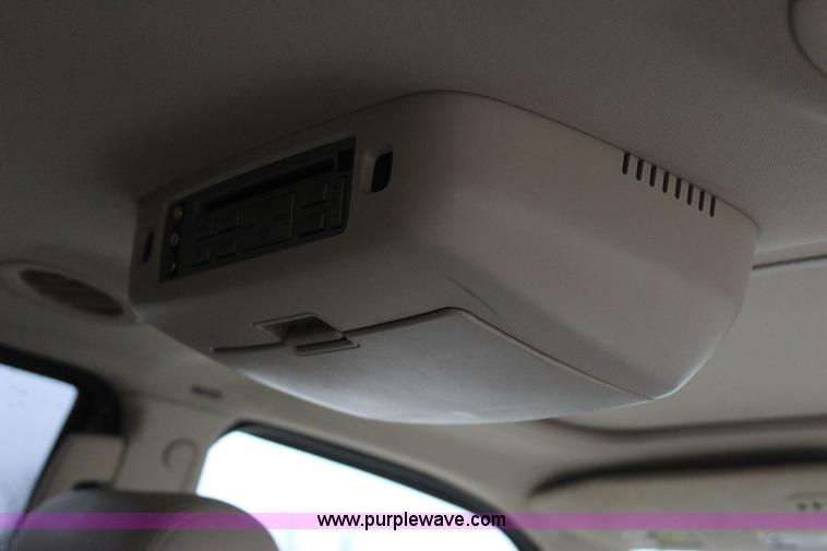 image for item J7643 2004 Lincoln Navigator SUV