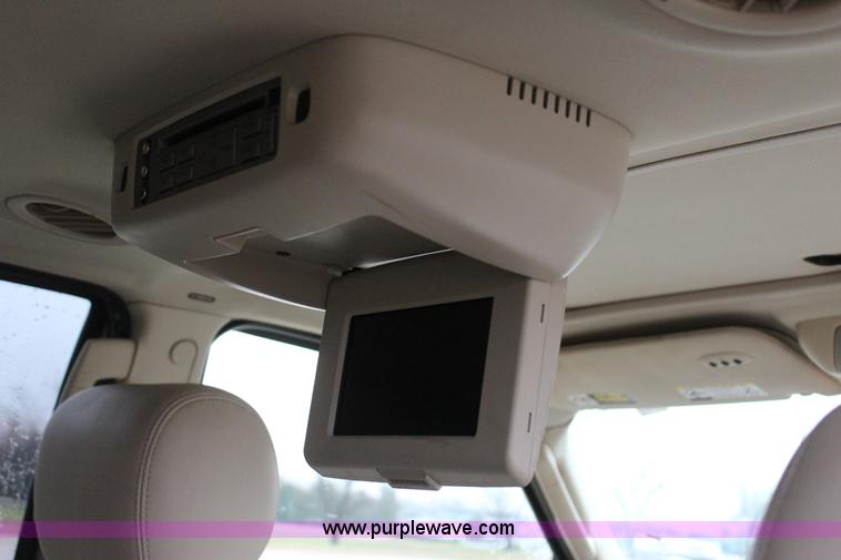 image for item J7643 2004 Lincoln Navigator SUV