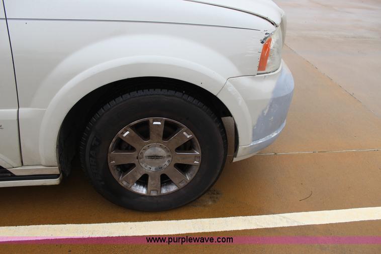 image for item J7643 2004 Lincoln Navigator SUV