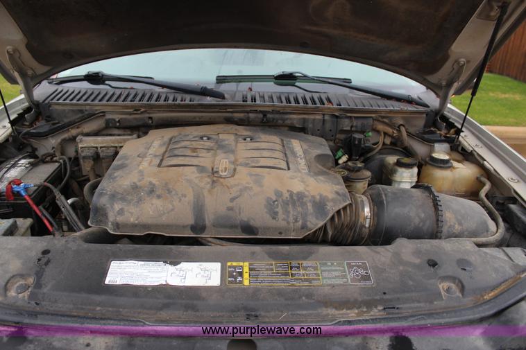 image for item J7643 2004 Lincoln Navigator SUV