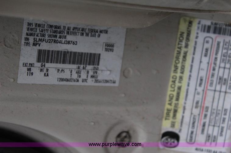 image for item J7643 2004 Lincoln Navigator SUV