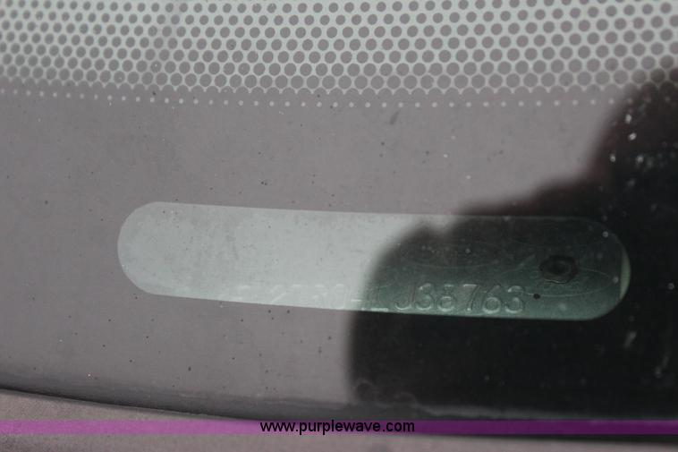 image for item J7643 2004 Lincoln Navigator SUV