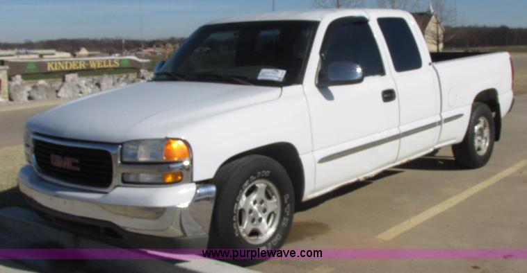 image for item J7687 2000 GMC Sierra 1500 Ext. Cab pickup truck