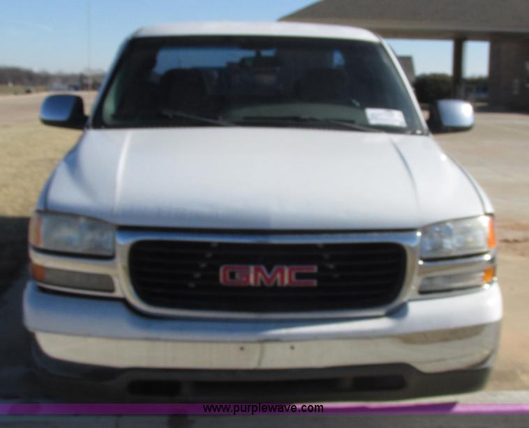image for item J7687 2000 GMC Sierra 1500 Ext. Cab pickup truck