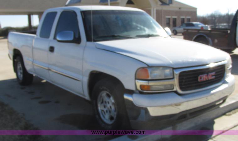 image for item J7687 2000 GMC Sierra 1500 Ext. Cab pickup truck