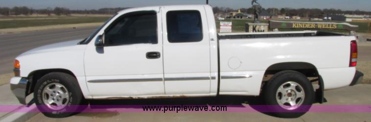 image for item J7687 2000 GMC Sierra 1500 Ext. Cab pickup truck