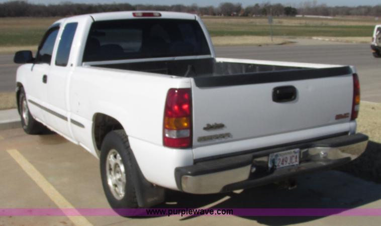 image for item J7687 2000 GMC Sierra 1500 Ext. Cab pickup truck
