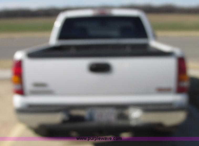 image for item J7687 2000 GMC Sierra 1500 Ext. Cab pickup truck