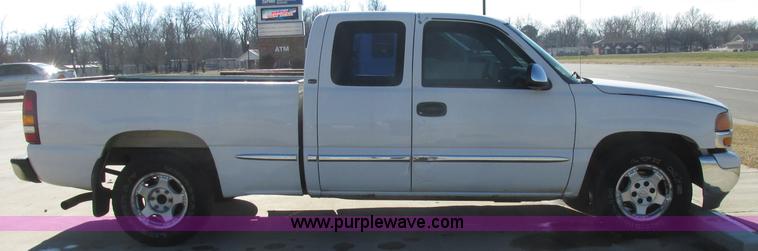 image for item J7687 2000 GMC Sierra 1500 Ext. Cab pickup truck