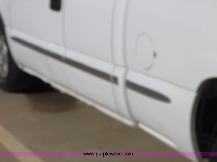 image for item J7687 2000 GMC Sierra 1500 Ext. Cab pickup truck