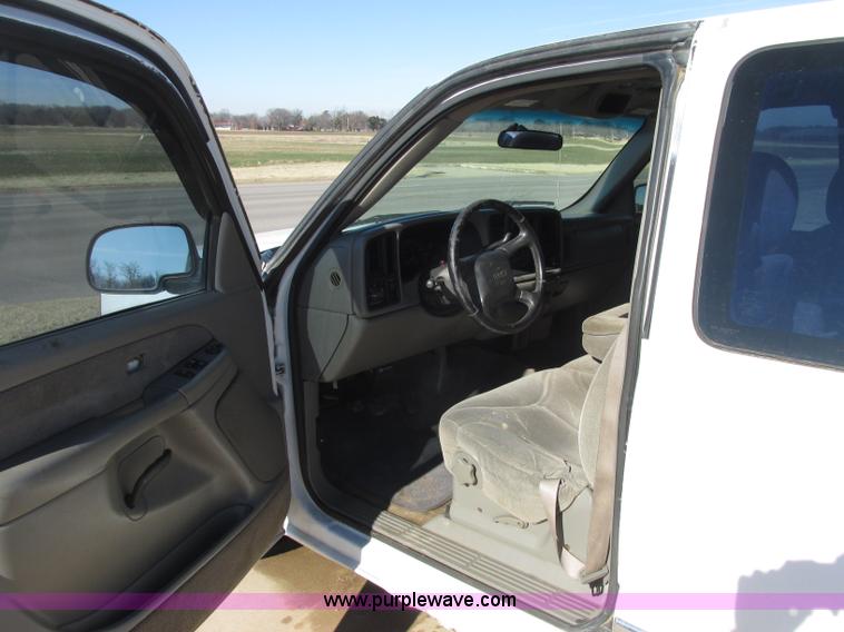 image for item J7687 2000 GMC Sierra 1500 Ext. Cab pickup truck