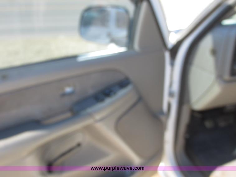 image for item J7687 2000 GMC Sierra 1500 Ext. Cab pickup truck