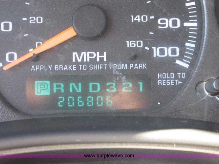 image for item J7687 2000 GMC Sierra 1500 Ext. Cab pickup truck