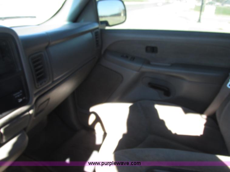 image for item J7687 2000 GMC Sierra 1500 Ext. Cab pickup truck