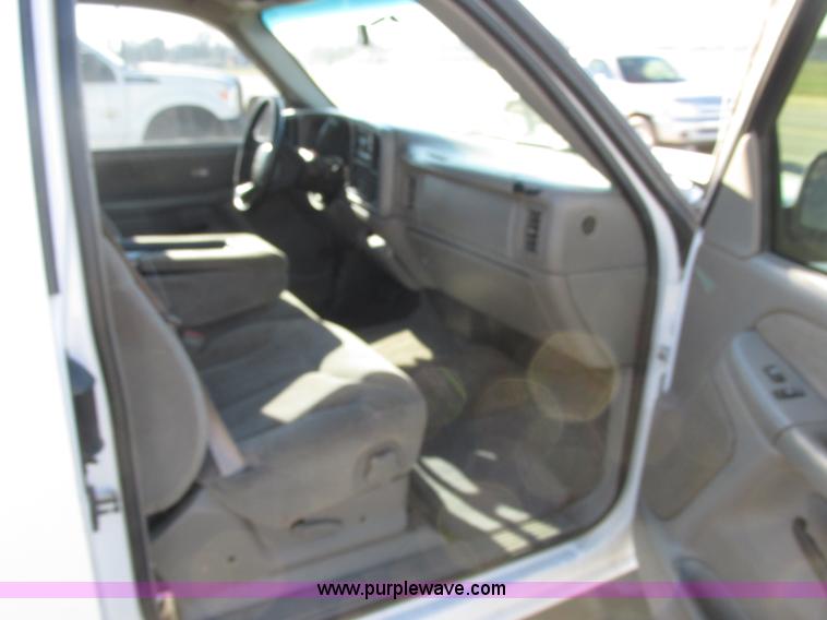 image for item J7687 2000 GMC Sierra 1500 Ext. Cab pickup truck