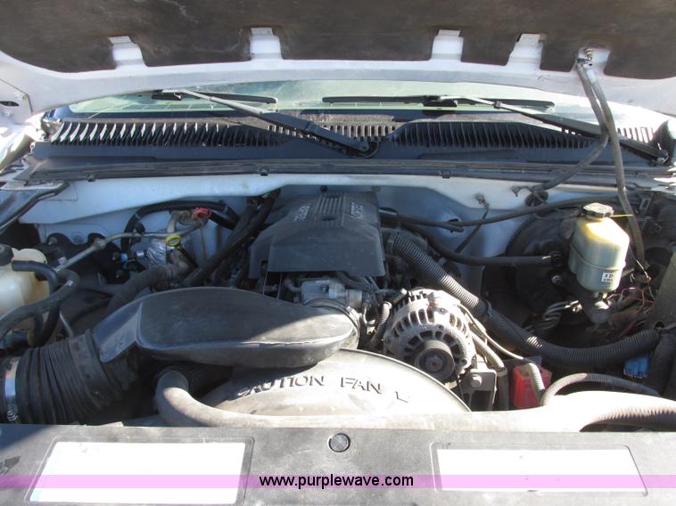 image for item J7687 2000 GMC Sierra 1500 Ext. Cab pickup truck