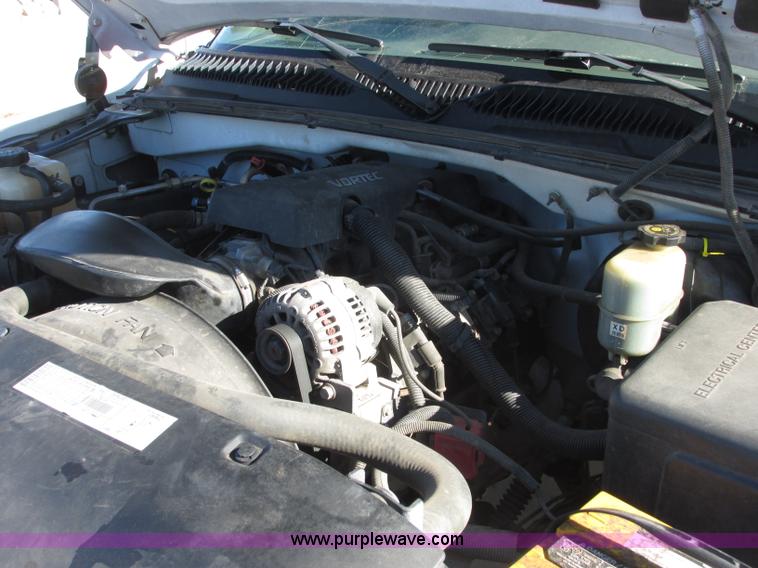 image for item J7687 2000 GMC Sierra 1500 Ext. Cab pickup truck