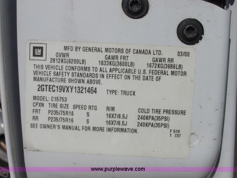 image for item J7687 2000 GMC Sierra 1500 Ext. Cab pickup truck