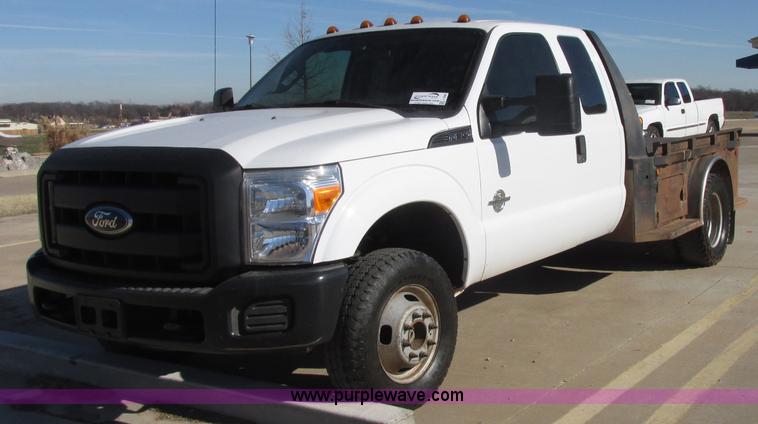 image for item J7688 2011 Ford F350 Super Duty SuperCab flatbed pickup truck