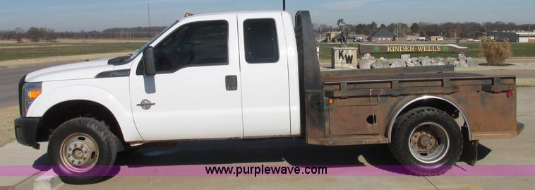 image for item J7688 2011 Ford F350 Super Duty SuperCab flatbed pickup truck
