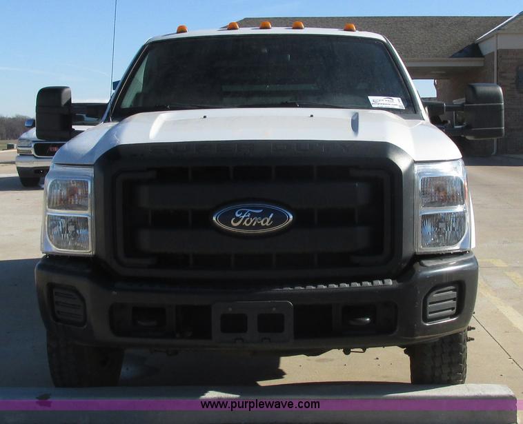 image for item J7688 2011 Ford F350 Super Duty SuperCab flatbed pickup truck