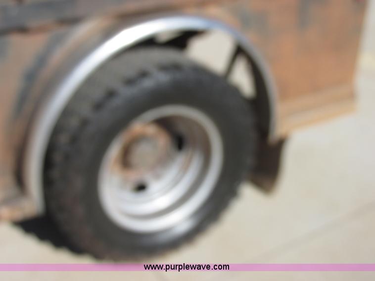 image for item J7688 2011 Ford F350 Super Duty SuperCab flatbed pickup truck