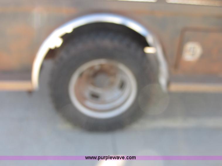 image for item J7688 2011 Ford F350 Super Duty SuperCab flatbed pickup truck