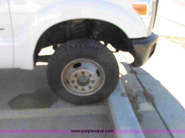 image for item J7688 2011 Ford F350 Super Duty SuperCab flatbed pickup truck