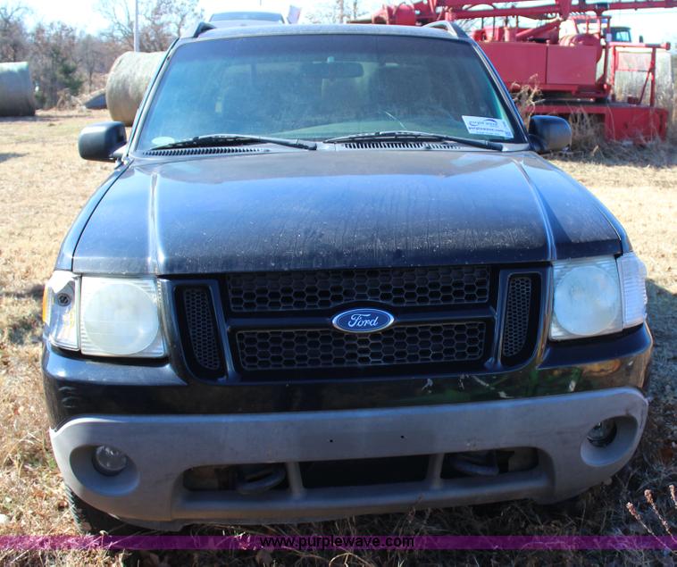 image for item J7690 2001 Ford Explorer Sport SUV