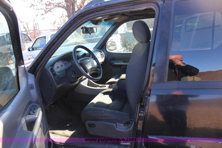 image for item J7690 2001 Ford Explorer Sport SUV