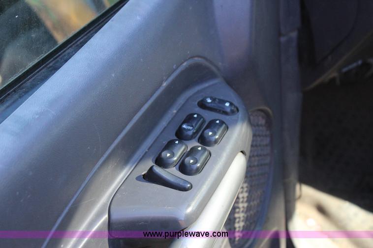 image for item J7690 2001 Ford Explorer Sport SUV