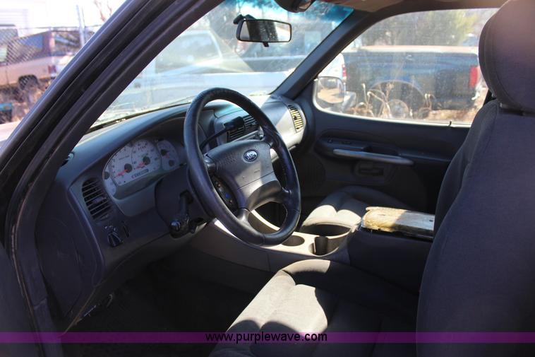 image for item J7690 2001 Ford Explorer Sport SUV