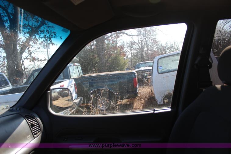 image for item J7690 2001 Ford Explorer Sport SUV