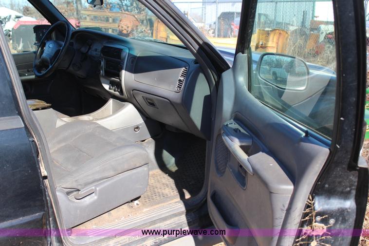 image for item J7690 2001 Ford Explorer Sport SUV