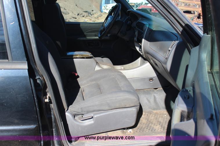 image for item J7690 2001 Ford Explorer Sport SUV