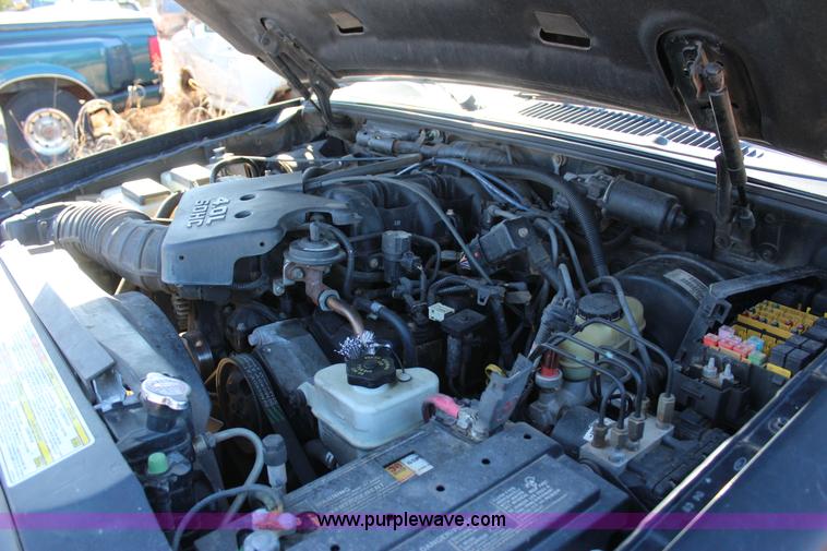 image for item J7690 2001 Ford Explorer Sport SUV