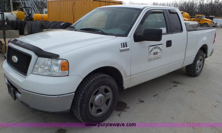 image for item J8390 2006 Ford F150 SuperCab pickup truck