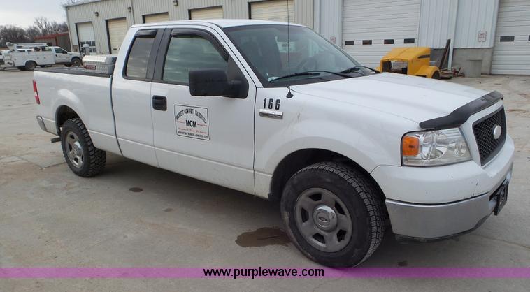 image for item J8390 2006 Ford F150 SuperCab pickup truck