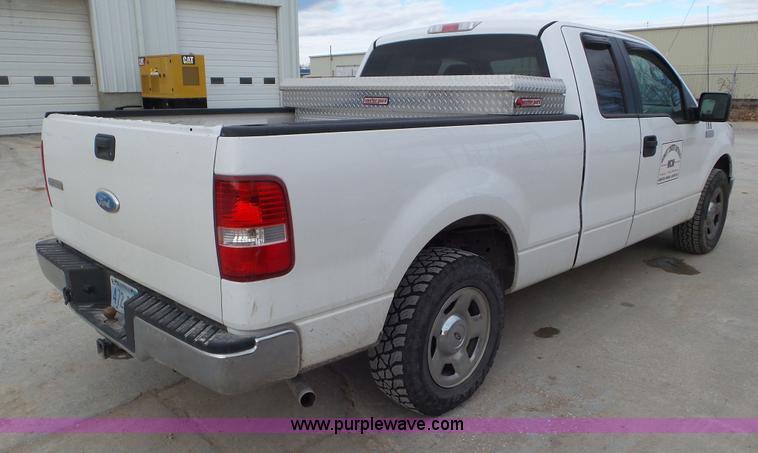 image for item J8390 2006 Ford F150 SuperCab pickup truck