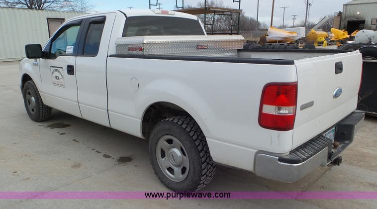 image for item J8390 2006 Ford F150 SuperCab pickup truck
