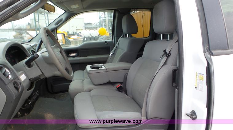 image for item J8390 2006 Ford F150 SuperCab pickup truck