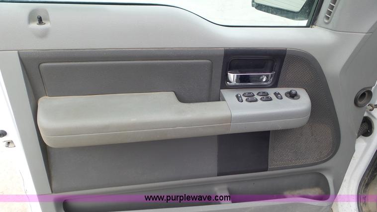 image for item J8390 2006 Ford F150 SuperCab pickup truck