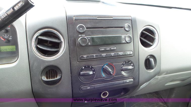 image for item J8390 2006 Ford F150 SuperCab pickup truck