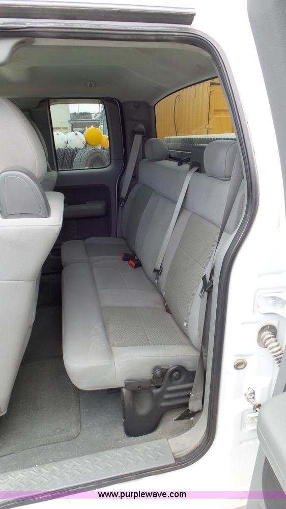 image for item J8390 2006 Ford F150 SuperCab pickup truck