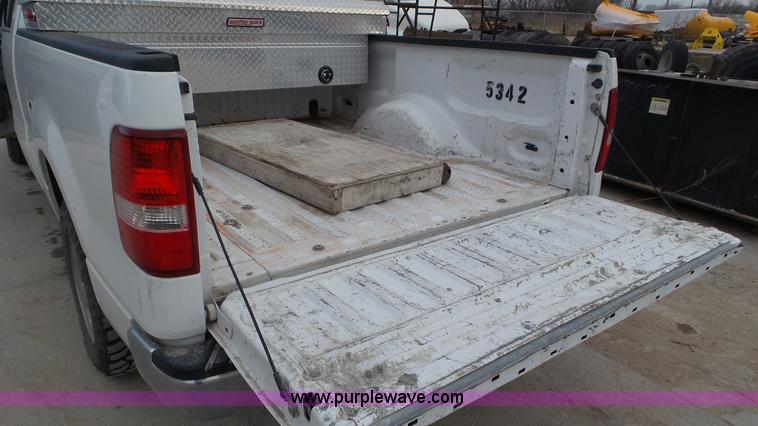 image for item J8390 2006 Ford F150 SuperCab pickup truck