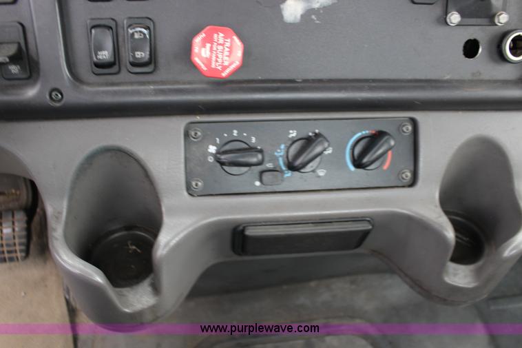 image for item K1187 2005 Freightliner Business Class M2 semi truck