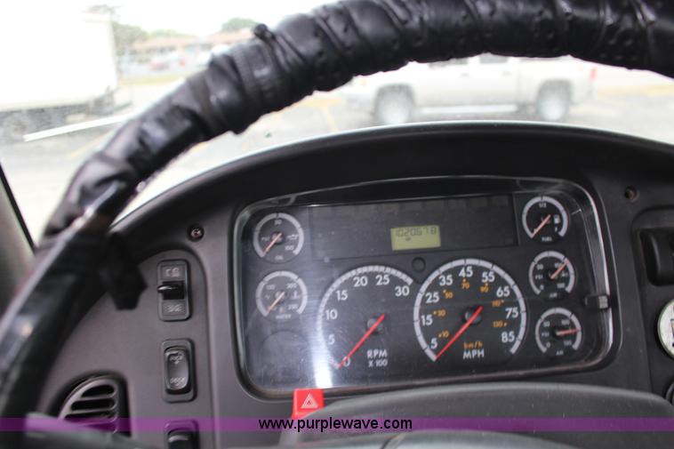 image for item K1187 2005 Freightliner Business Class M2 semi truck