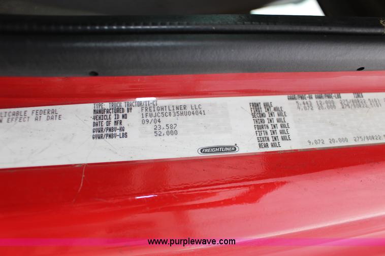 image for item K1187 2005 Freightliner Business Class M2 semi truck