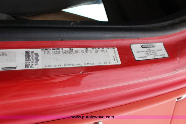 image for item K1187 2005 Freightliner Business Class M2 semi truck