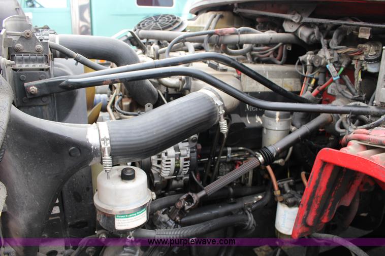 image for item K1187 2005 Freightliner Business Class M2 semi truck